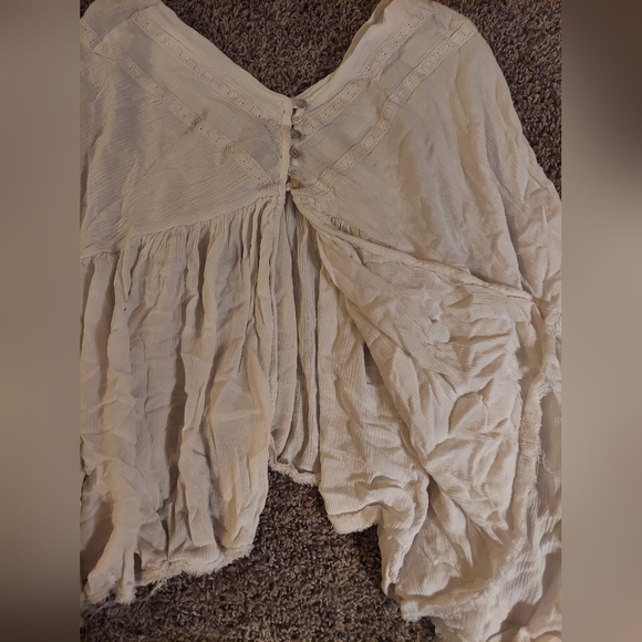 Flowy Long Sleeved Crop Top with Slit Back - Picture 7 of 8